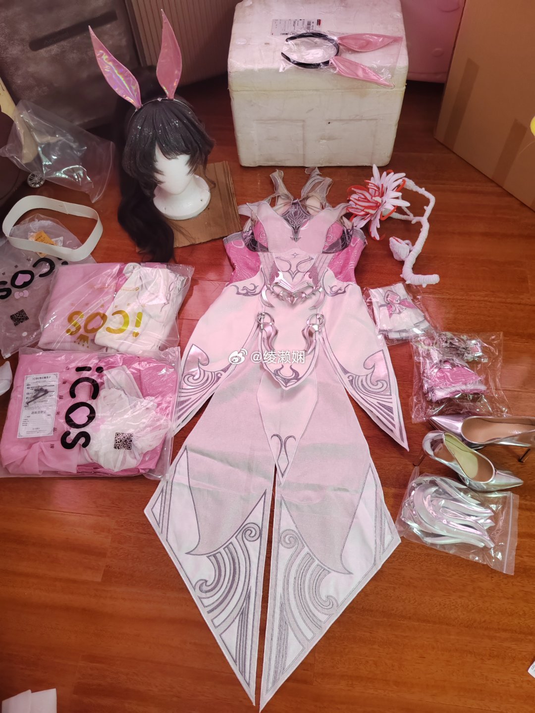明天拍我小舞姐🐰买的icos家的3件套，拍1次片全部卖了💰1200。需要的可