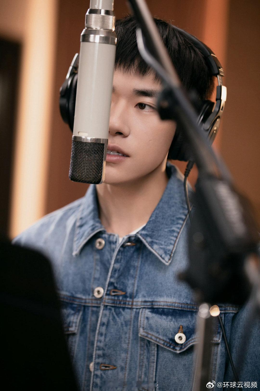 易烊千玺新歌是空军招飞主题曲 《飞行少年团》旋律满是凌云意气，易烊千玺用独特唱腔