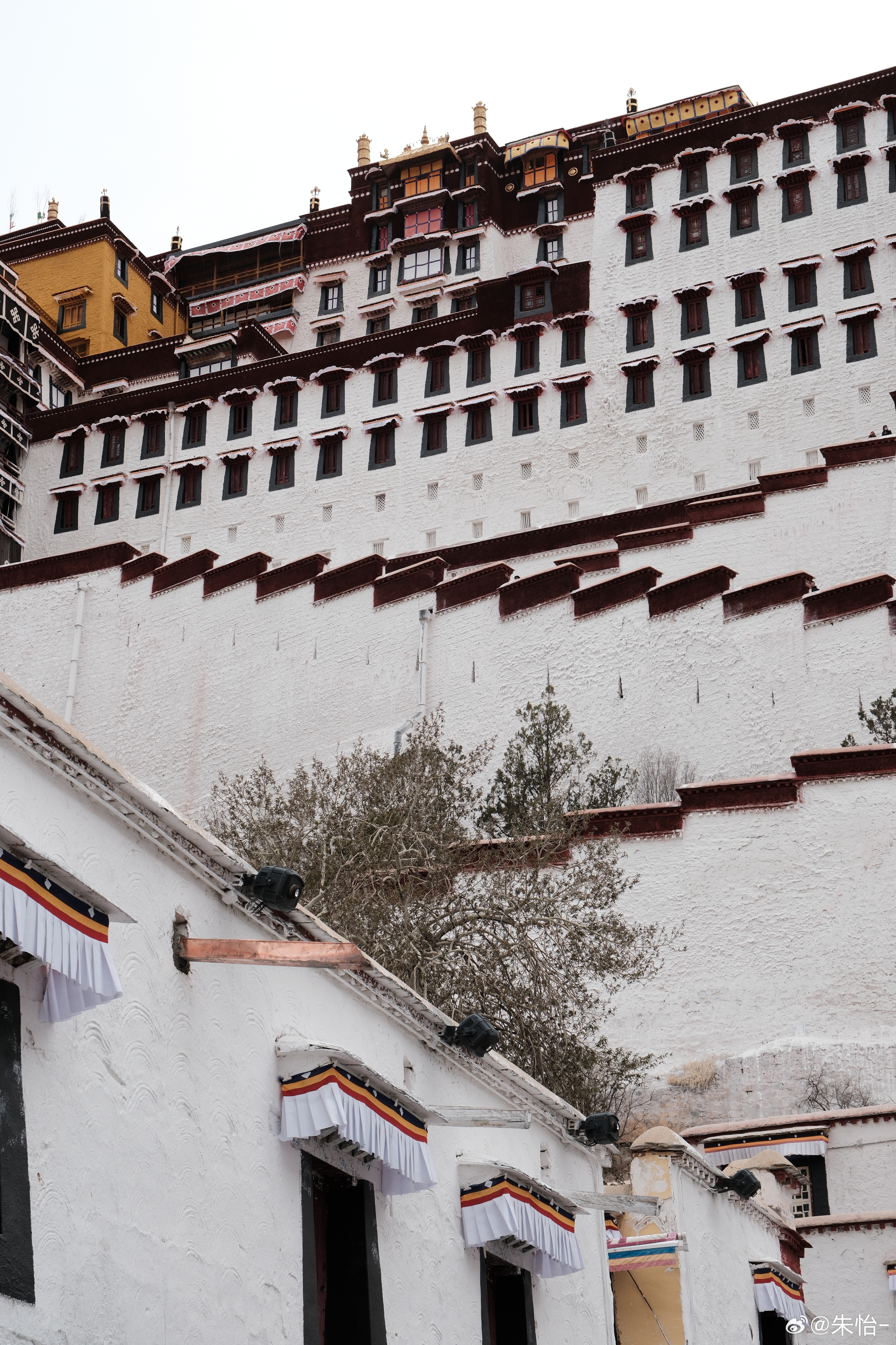 12年前买错票没进去的布达拉宫/12年后圆满了，出宫时又开始飘雪，一切都刚刚好！