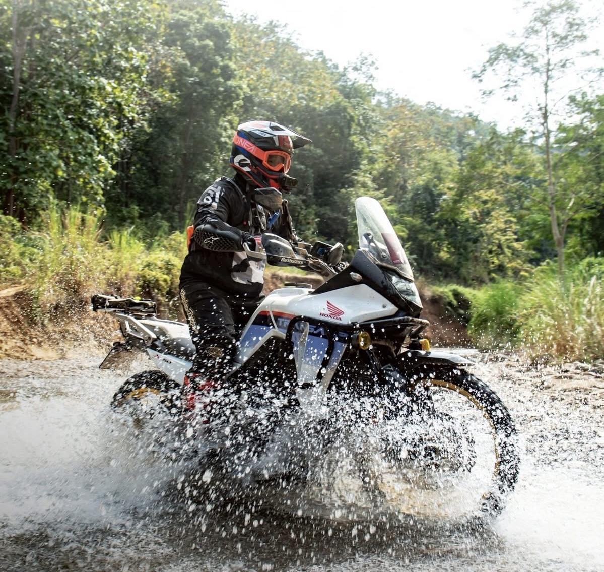 人生就像荡秋千
起的时候要有落得准备
落得时候
要有起的信心