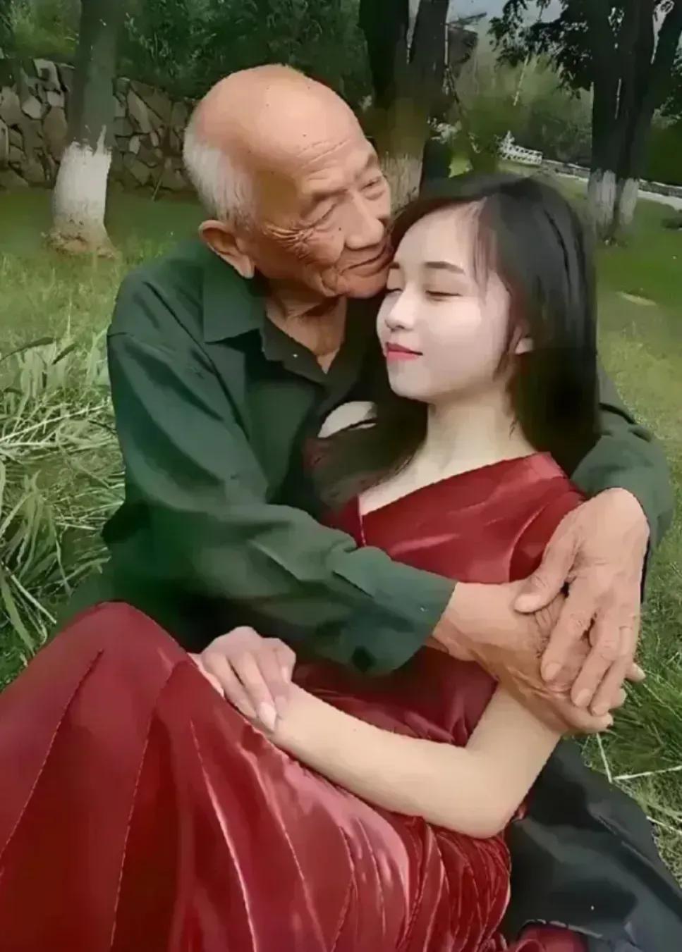老头恰似大公鸡，

 可娶美女来做妻。 

是否金钱在作怪，

 结婚几天归了西