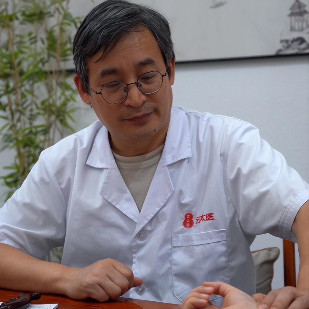 磁石之妙在于量：大剂量磁石下去，她终于摆脱多年顽固耳鸣脑鸣、耳闷脑空问题了

我