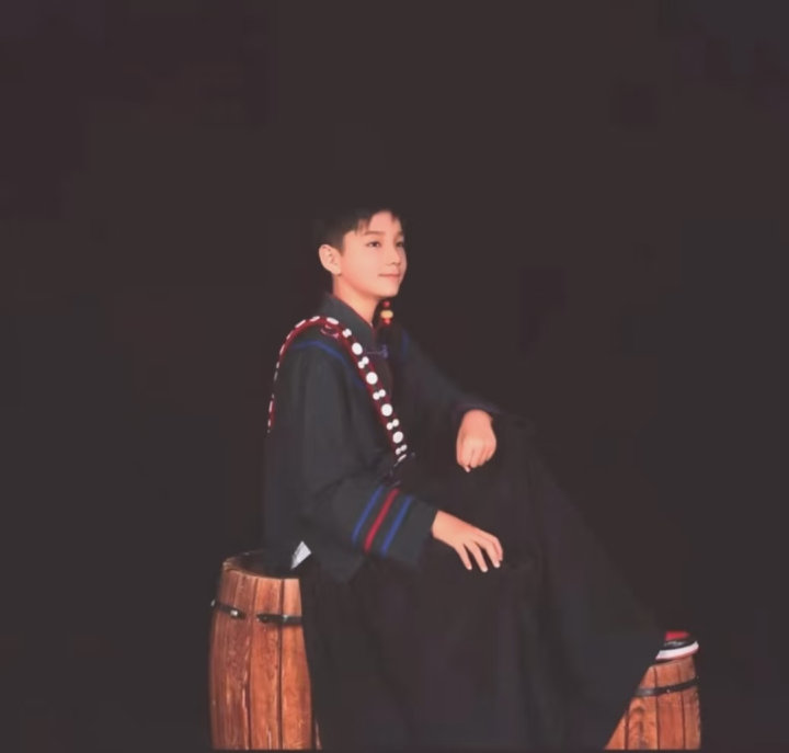 小时候穿彝族服的王橹杰穿彝族服的王橹杰王橹杰我好像又多认识了你一点 
