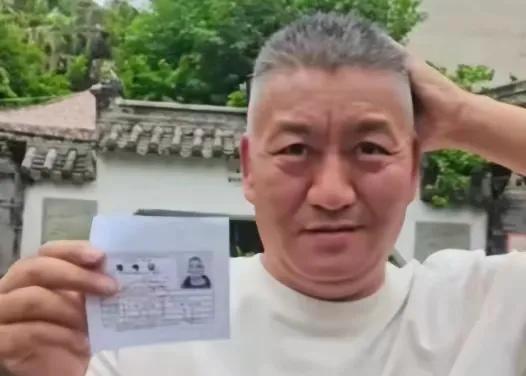 58岁大叔再战高考？这事是真的！四川考生梁实，今年迎来人生第29次高考。从曾经瞄