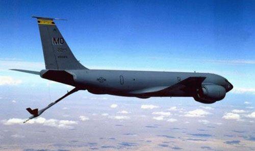 继美国两架KC135加油机在阿曼湾上空发出7700后，又有两架F35隐身战机在阿