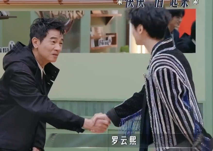 罗云熙宋亚轩同框画面养眼值宋亚轩战队队名小菀罗宋汤宋亚轩战队队名小菀罗宋汤，罗云