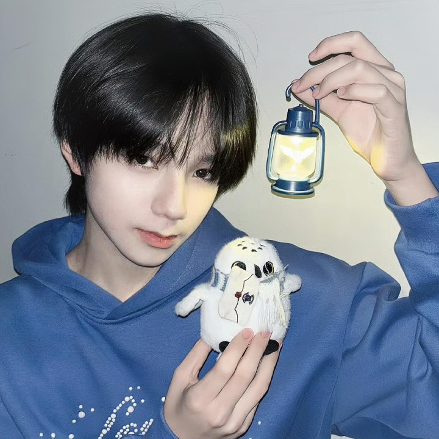 今日份男明星蓝色系头像分享王橹杰拿图点赞即可 