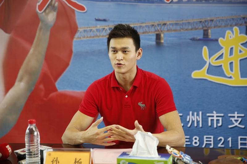 在近日的全国游泳冠军赛上，孙杨因抢跳被取消成绩，这一结果迅速成为舆论焦点。赛后，