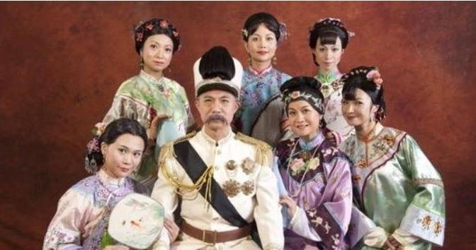 1905年，袁世凯的二儿子袁克文，他与名妓叶蓁一见钟情，一睡定终身，但是最后叶蓁