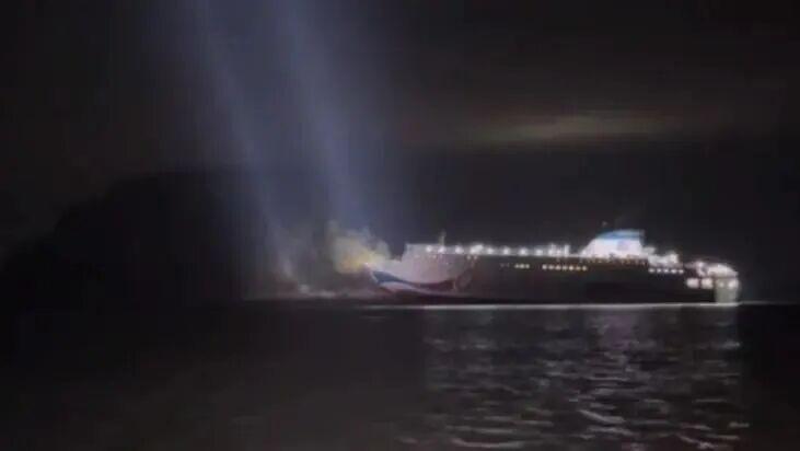 韩国一载有260人客轮撞上岩石，暂无人员伤亡消息

11月19，据韩国YTN电视