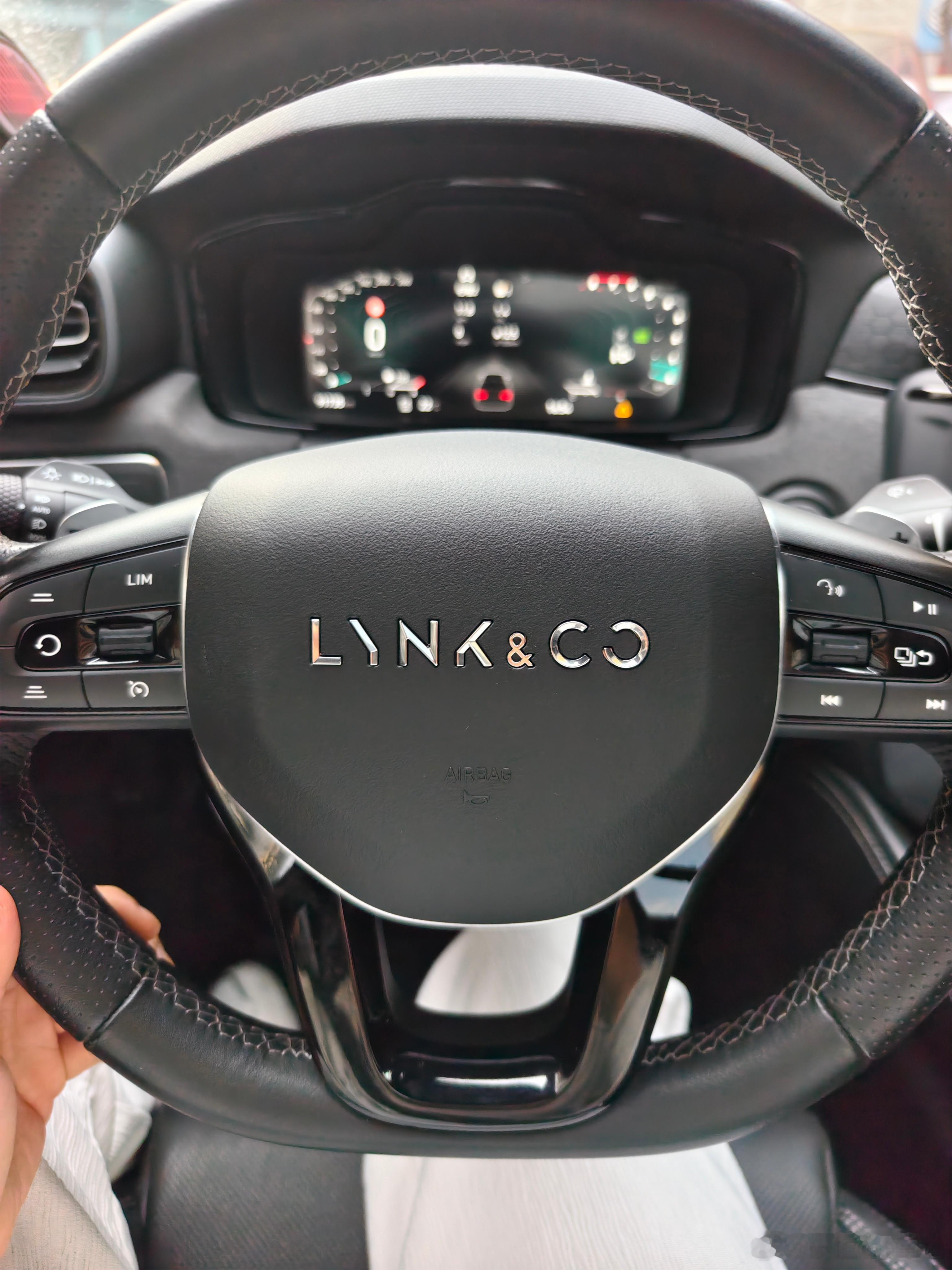 想开出来自助洗车，结果全都排队