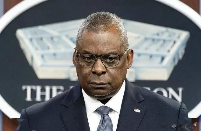 美国防长奥斯汀尴尬了！
就在昨天！6月4日美国防长奥斯汀结束“香会”后，突然改变