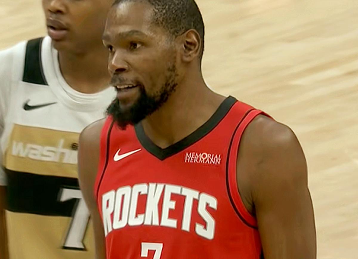 杜兰特5分1盖帽，球迷：火箭继续啃老
北京时间3月3日，火箭与奇才的比赛来到首节