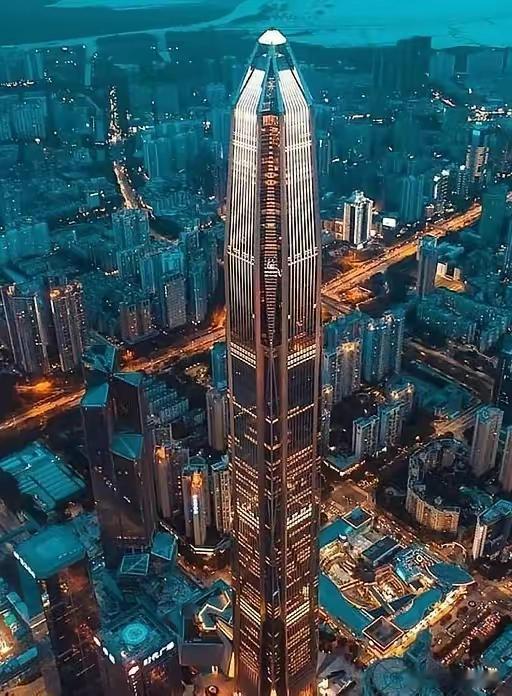 港人为啥突然北上消费，因为人民币兑港币突然贬值了，原来人民币兑港币可达1：27，
