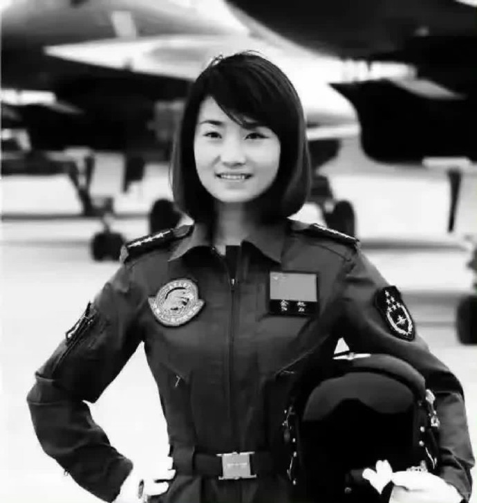 余旭，空军歼-10女飞行员，30岁英年早逝。她的牺牲，让我们铭记在心，祖国不会忘