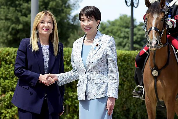 高市早苗最近有点忙。
刚在日本国内高调谈安全、谈军事，转头就飞到意大利，和意大利