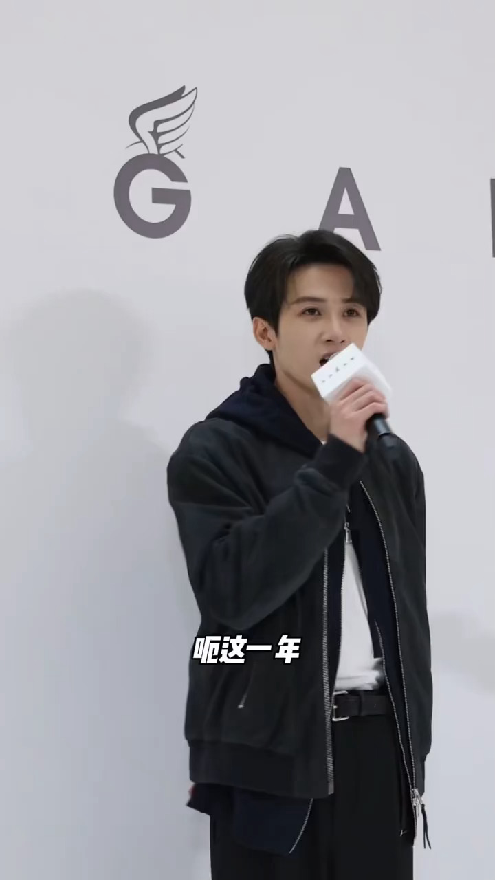 檀健次Hogan活动透露有储备新电影和电视剧，还有新专辑期待檀健次所有作品，燥候