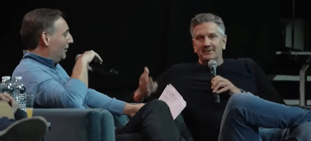 森林狼主帅芬奇参加播客节目，阴阳雷迪克。在节目中，芬奇先询问起Lowe被ESPN