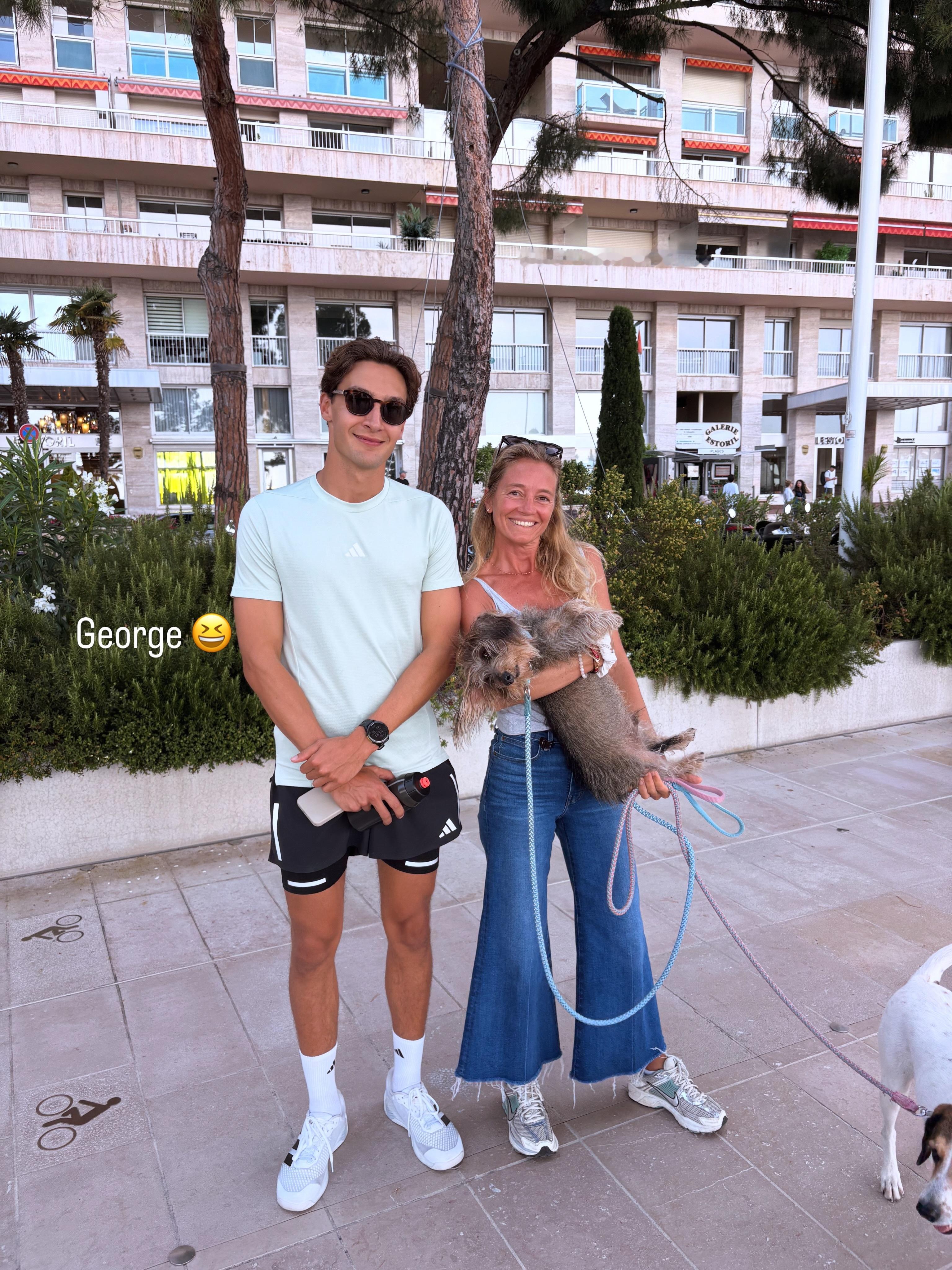 博主发了她在摩纳哥与George的合照©️maddykarlsson乔治拉塞尔?