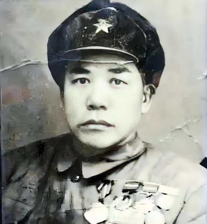 1938年，在一场白刃战中，一名身高1米92、体重200斤的八路军战士，突然大喊