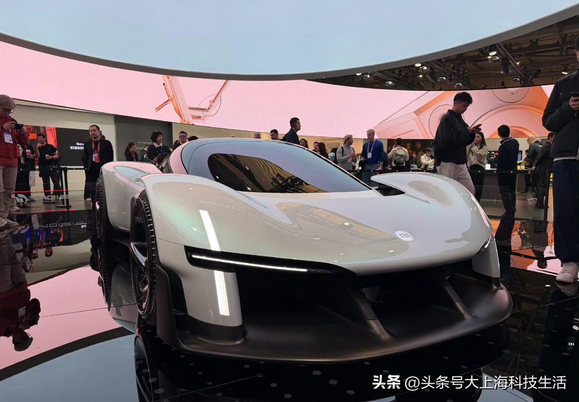 小米Vision GT，现场看太太帅了！

这台车从设计来看，最帅的在空气动力学