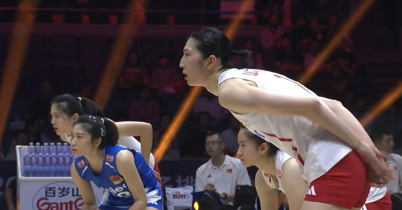 2026年亚洲女排锦标赛1/4决赛，
中国女排大比分3：0胜越南女排，
三局比分