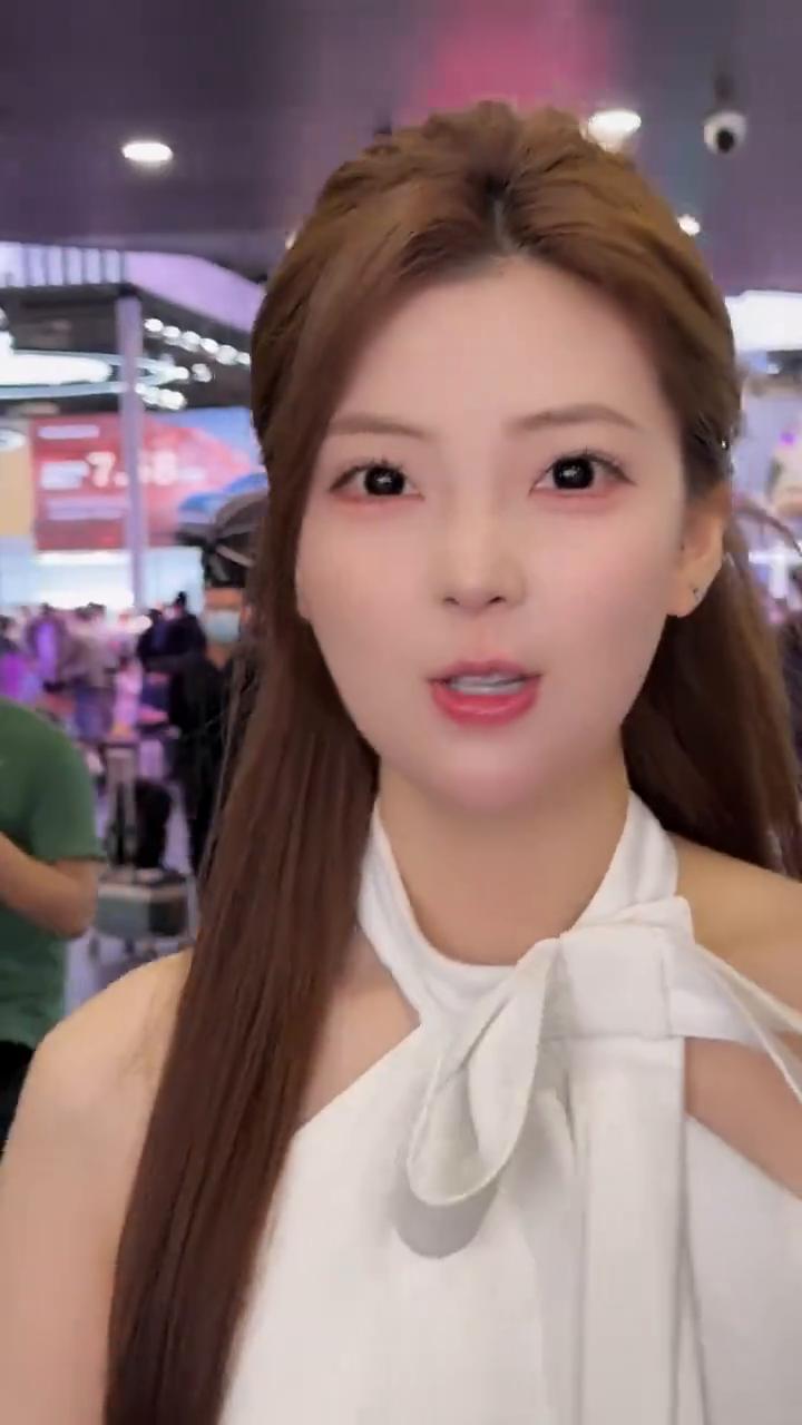 小，听说你爸妈来了，我一会就来了。看你眼睛不要看我爸妈吧。