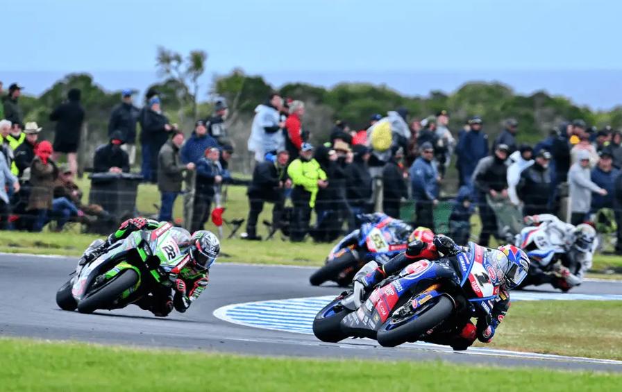 WSBK夜赛为什么不多？天黑了骑车真的危险
WSBK偶尔会有夜赛，但数量不多。为