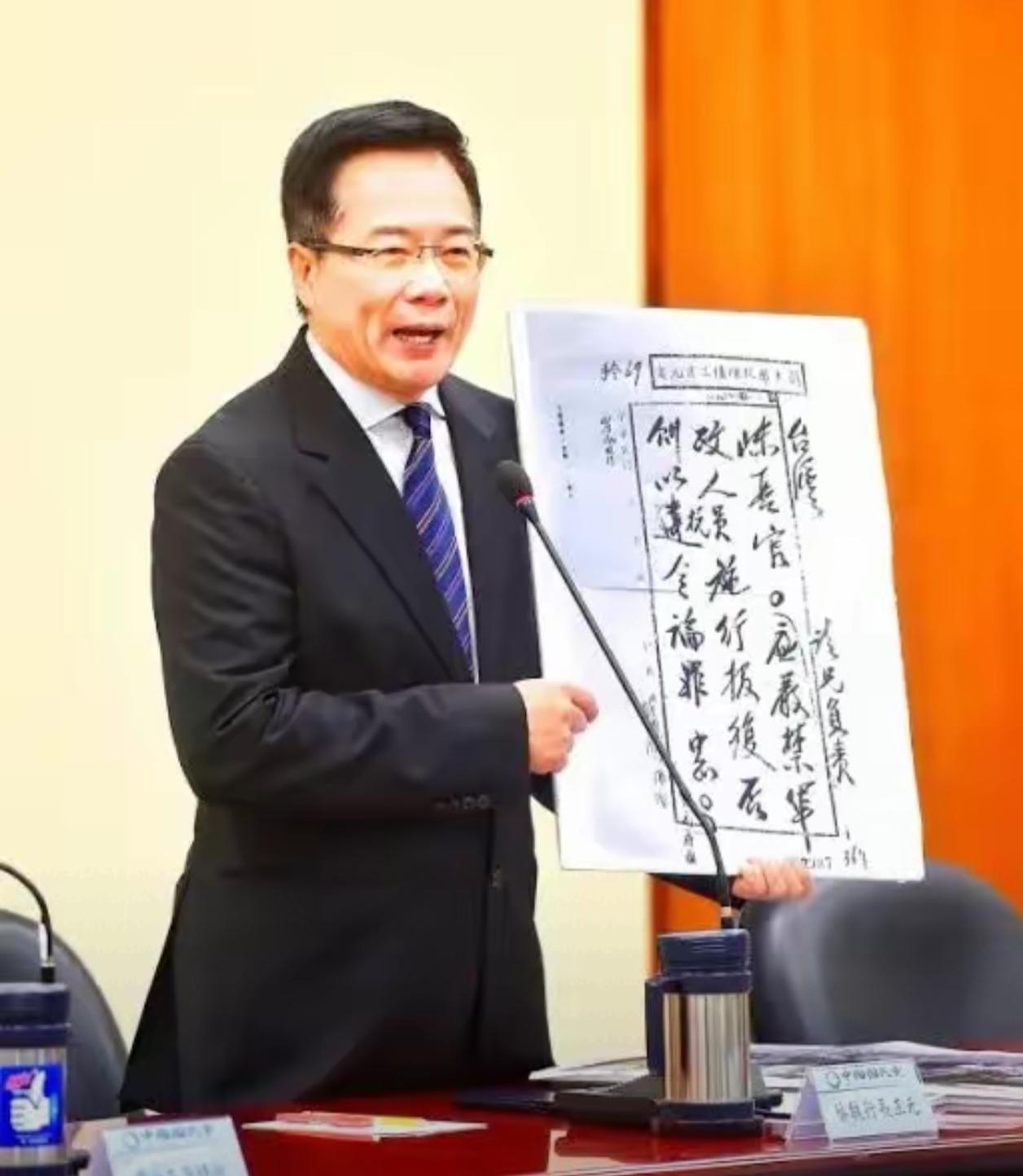 邱毅证实，“正毅兄弟”的老大蔡正元3月27日就要光荣入狱了！他说蔡正元要入的是为