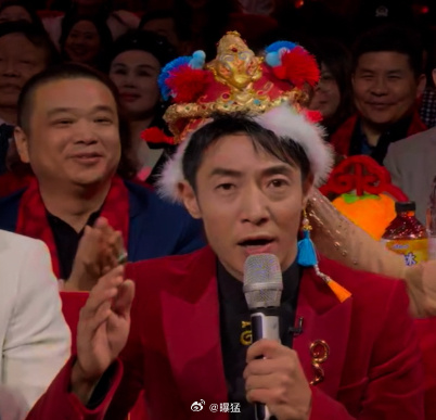 撒贝宁跟帽子过不去了吧哈哈哈哈哈哈哈……[淡淡的] 