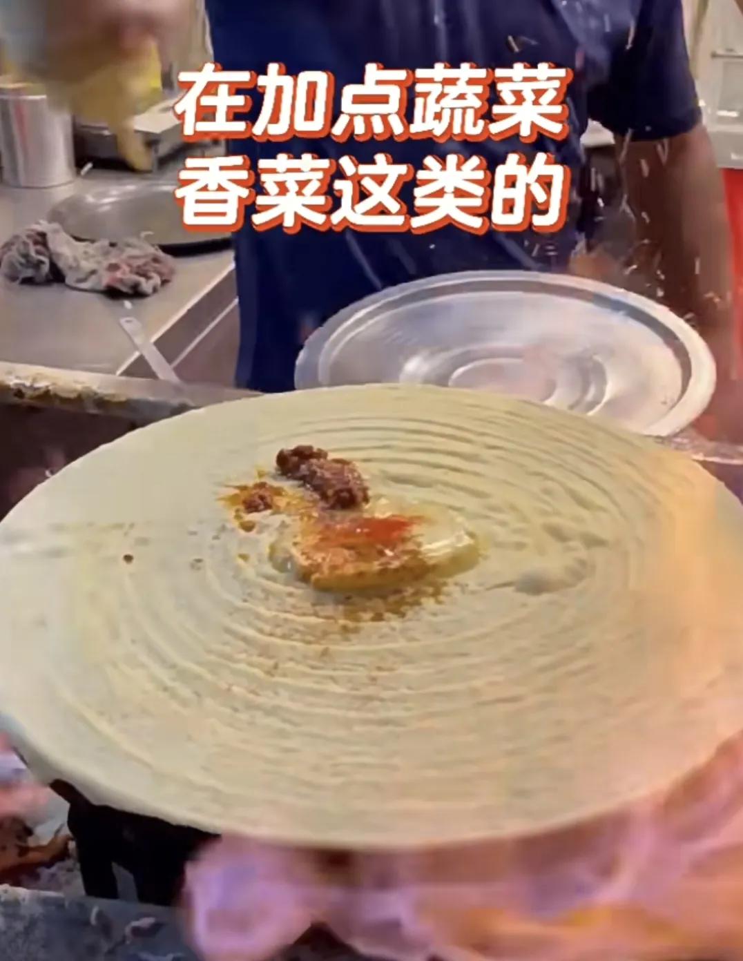 印度的煎饼果子，最后的成品美的惊艳世人，看上去可比天津的好太多了，感觉更适合世界