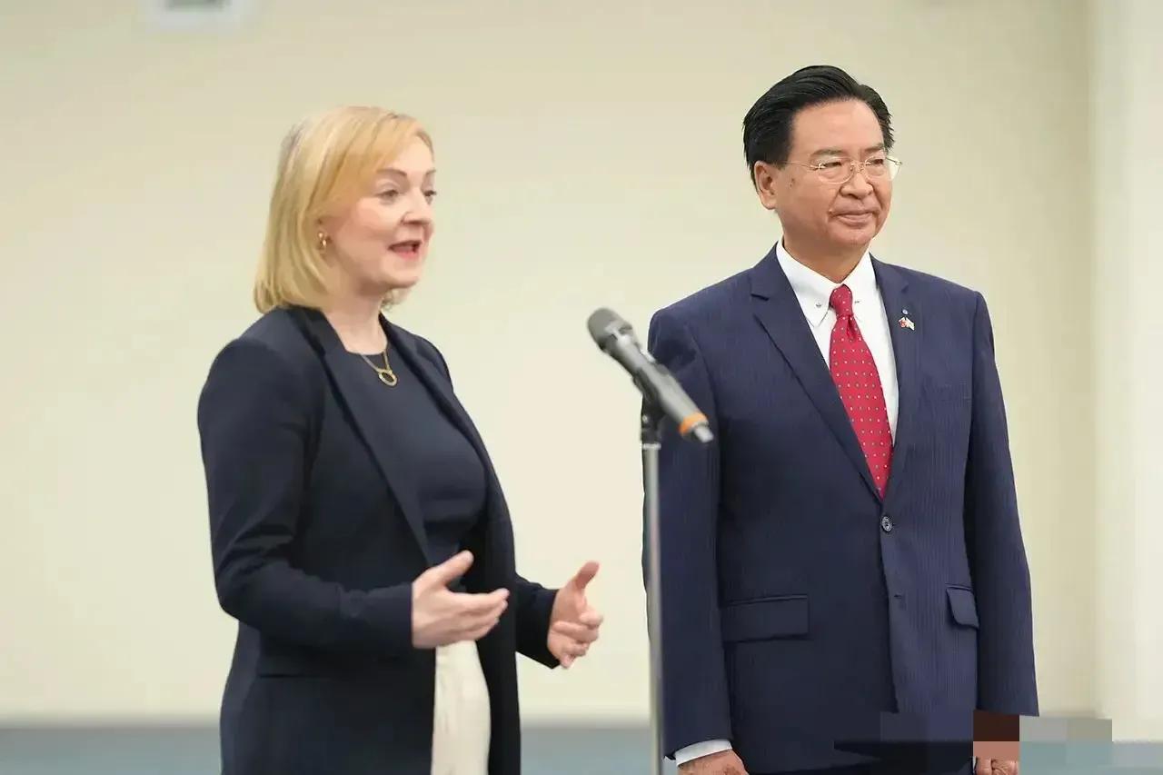“其行可鄙，其心可诛！”
以上是中国驻英大使馆对英国史上最“短命”的前首相特拉斯