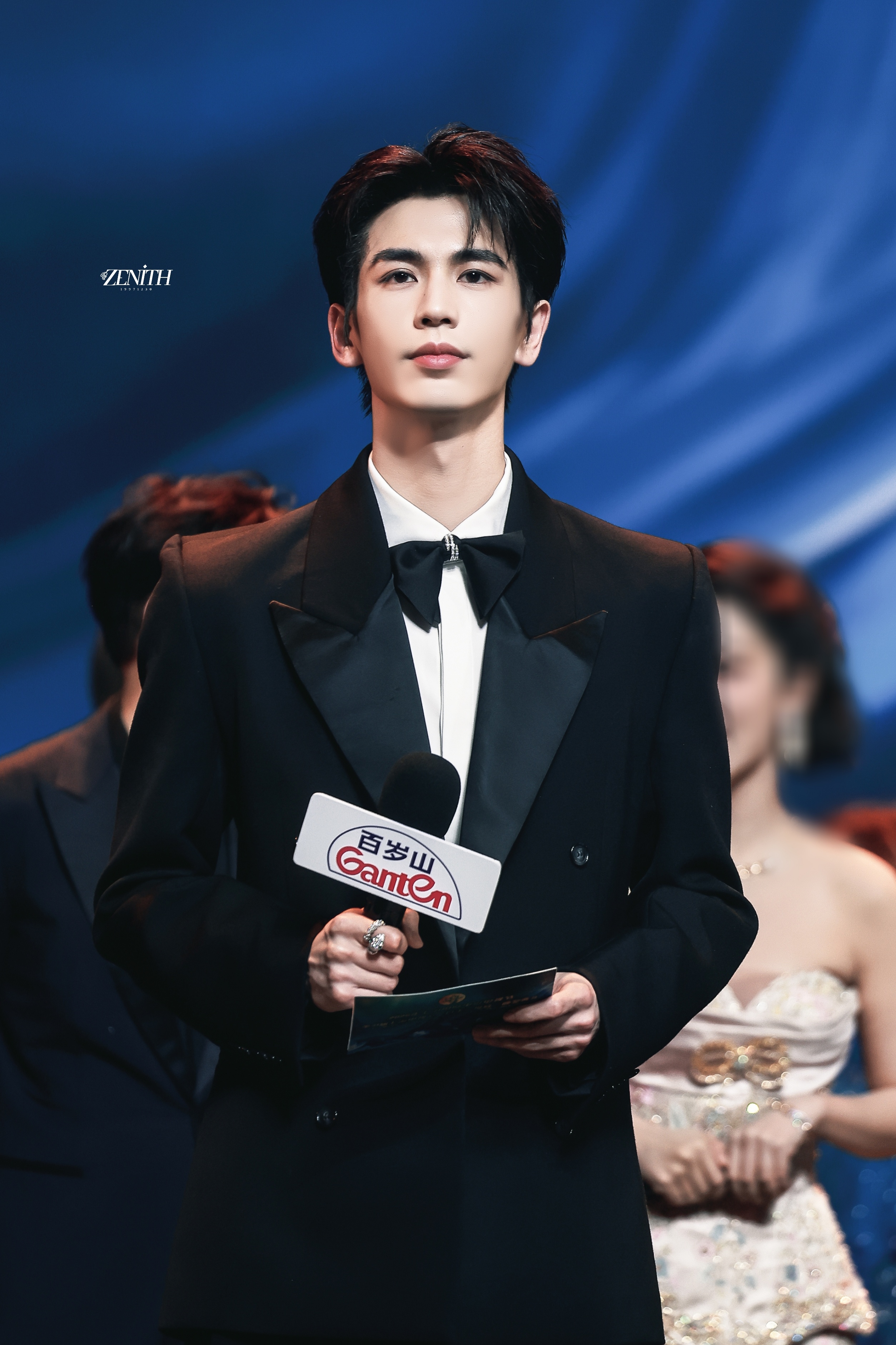 张凌赫  ᶻ  张凌赫白玉兰青年推广大使 News about 白玉兰  🏆 