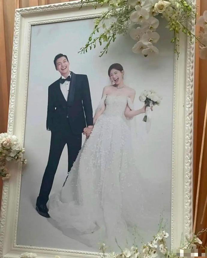  《许我耀眼》的婚纱照居然营造出了国产剧里少见的韩剧氛围感！ ​​​