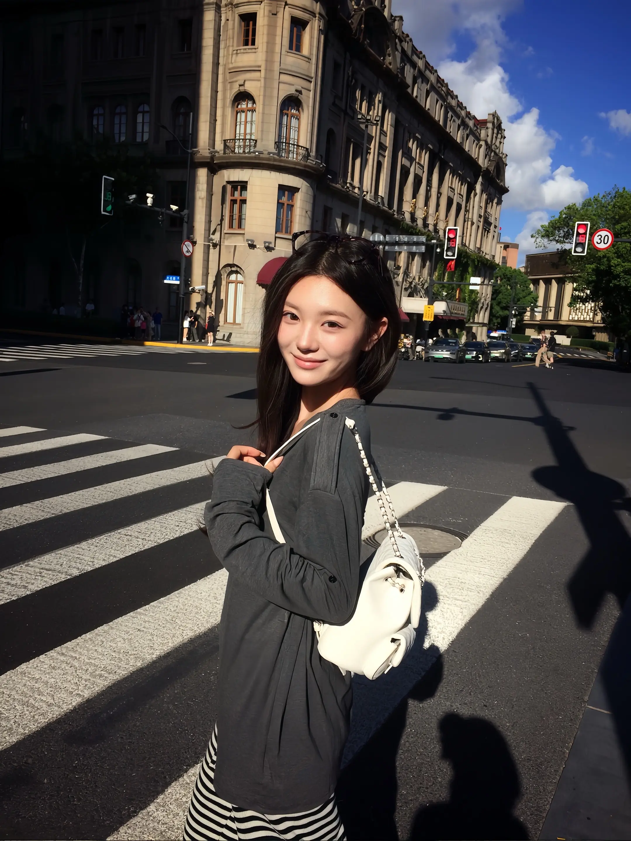 总想做点什么 让你舍不得离开我  后来才发现其实是我舍不得你  所以才想做点什么