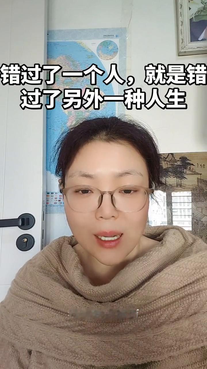 错过了一个人就是错过了另外一种人生。
22岁那一年，有一个男孩子在宿舍楼下等我，