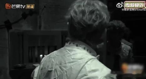 何炅平等地哄每个小孩密室大逃脱 孩子们在密室中不是一个个孤单的个体，因为有了何炅