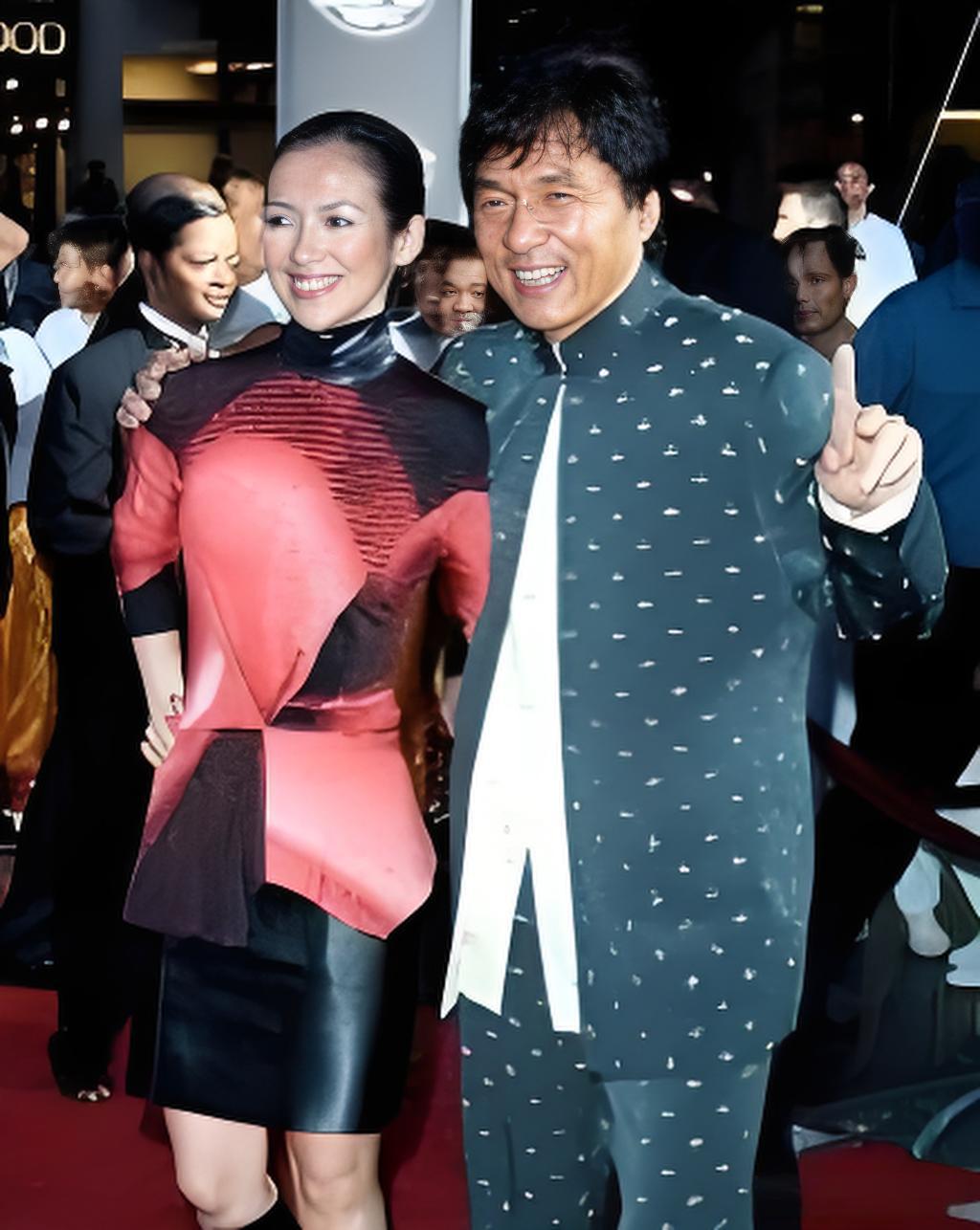 在一次颁奖典礼上，梅艳芳问周润发:“你觉得内地女演员怎么样，要怎么才能...