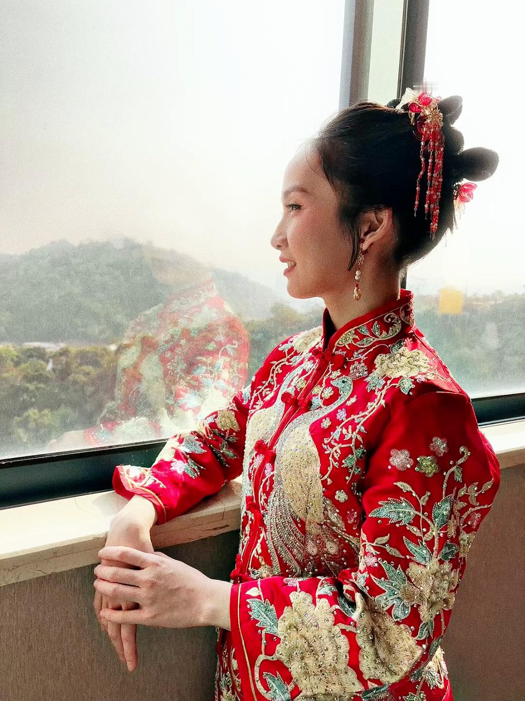 [泪]当了两天的伴娘，看到身边人幸福，也是会被感动到的！新婚快乐啊梁！（刚刚朋友