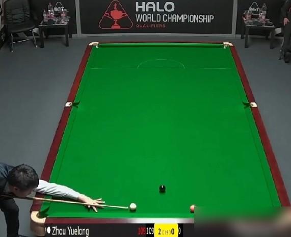 别只盯着丁俊晖了，克鲁斯堡快被这帮小孩包围了！
周跃龙根本不给你机会，上来就是