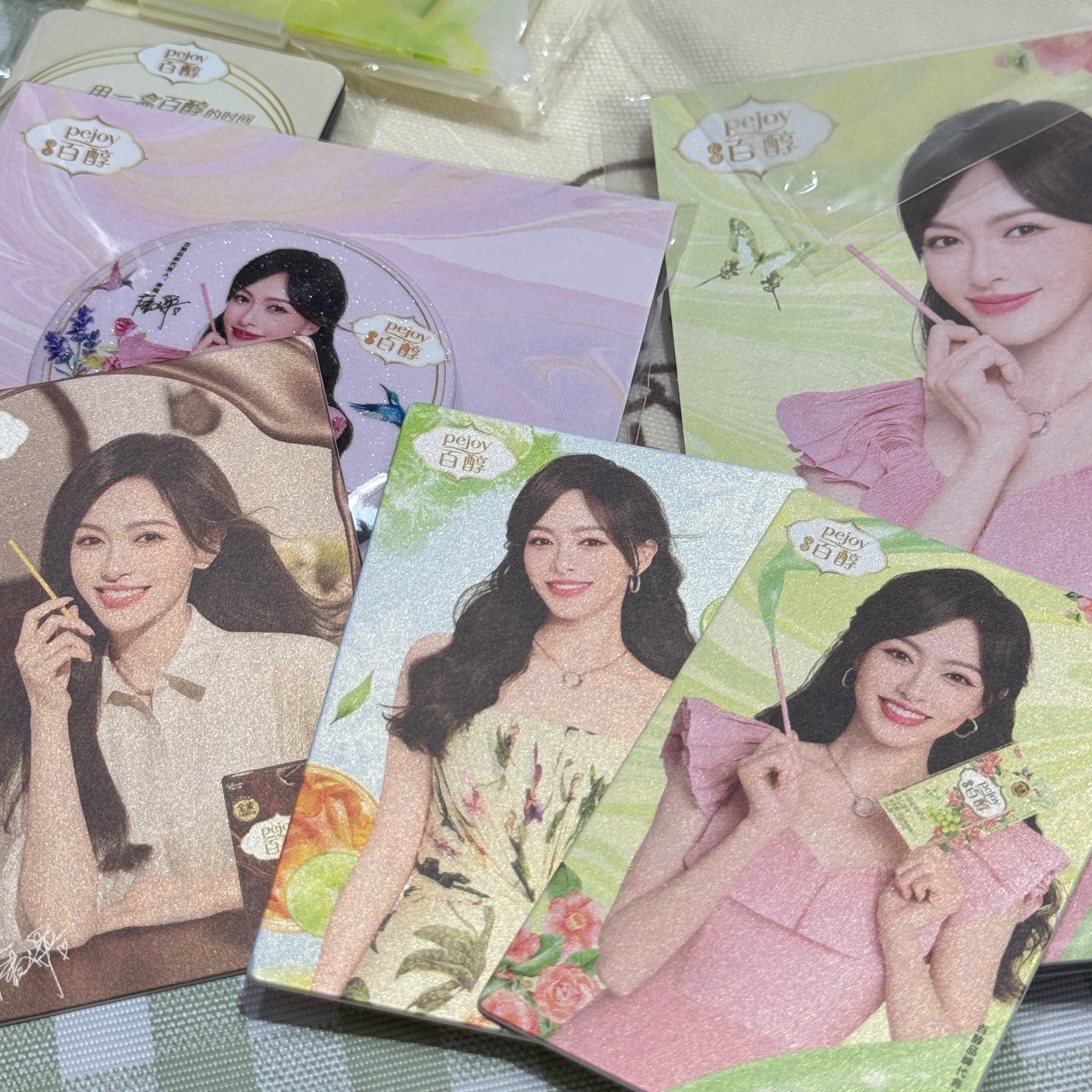 🙋🏻♀️有喜欢唐嫣的宝么 hhhh家里有一套她的周边