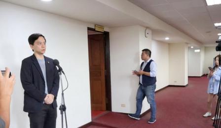 台湾政坛这股暗流，搞不好，真要发生一场政局滑变！

表面上看，郑丽文上台之后喊得