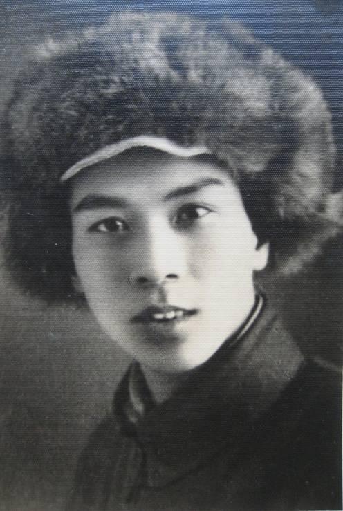 潘德表（1919.5—1948.2.17） 原名潘孝纲。广东广州人。在中学读书期