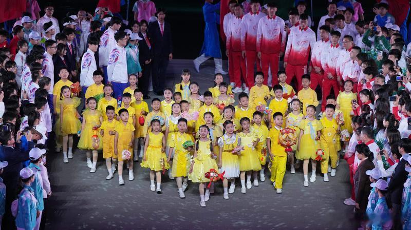 学会了回家教俩娃唱吧，除了辅导体育也可以辅导音乐。 