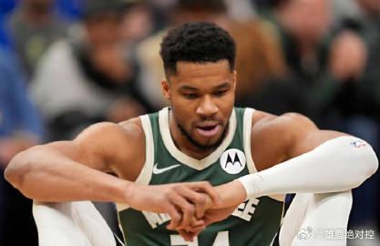 马刺战胜雄鹿雄鹿正式无缘季后赛马刺127-95大胜雄鹿。马刺56胜18负，锁定西