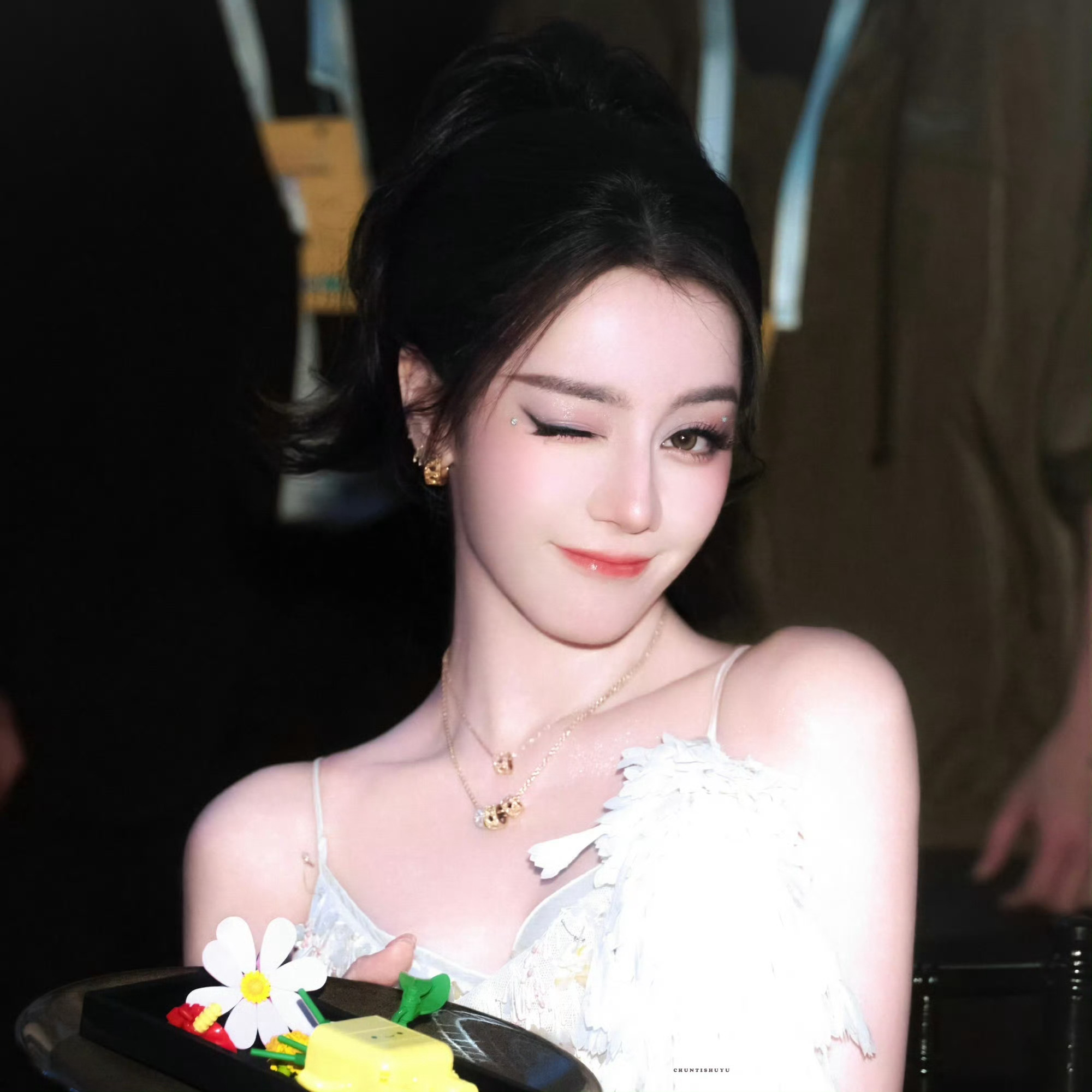  繁花是陪衬你才是风景本身迪丽热巴半亩花田全球品牌代言人|迪丽热巴五年前的红毯造