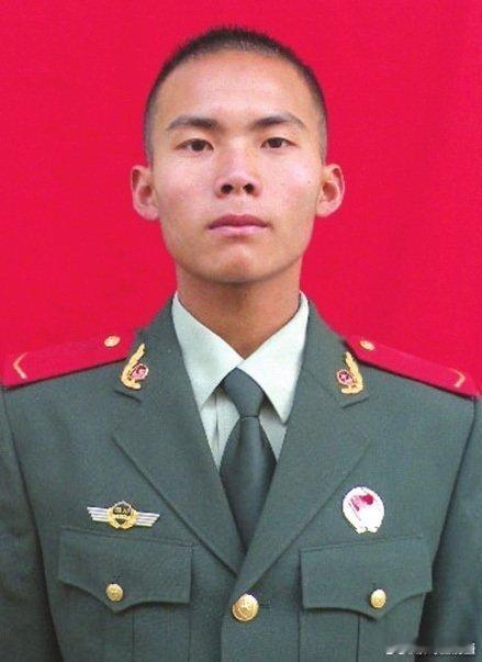 为救一名轻生妇女，不幸被湍急的金沙江水吞噬，壮烈牺牲，时年仅19岁，让我们一起记