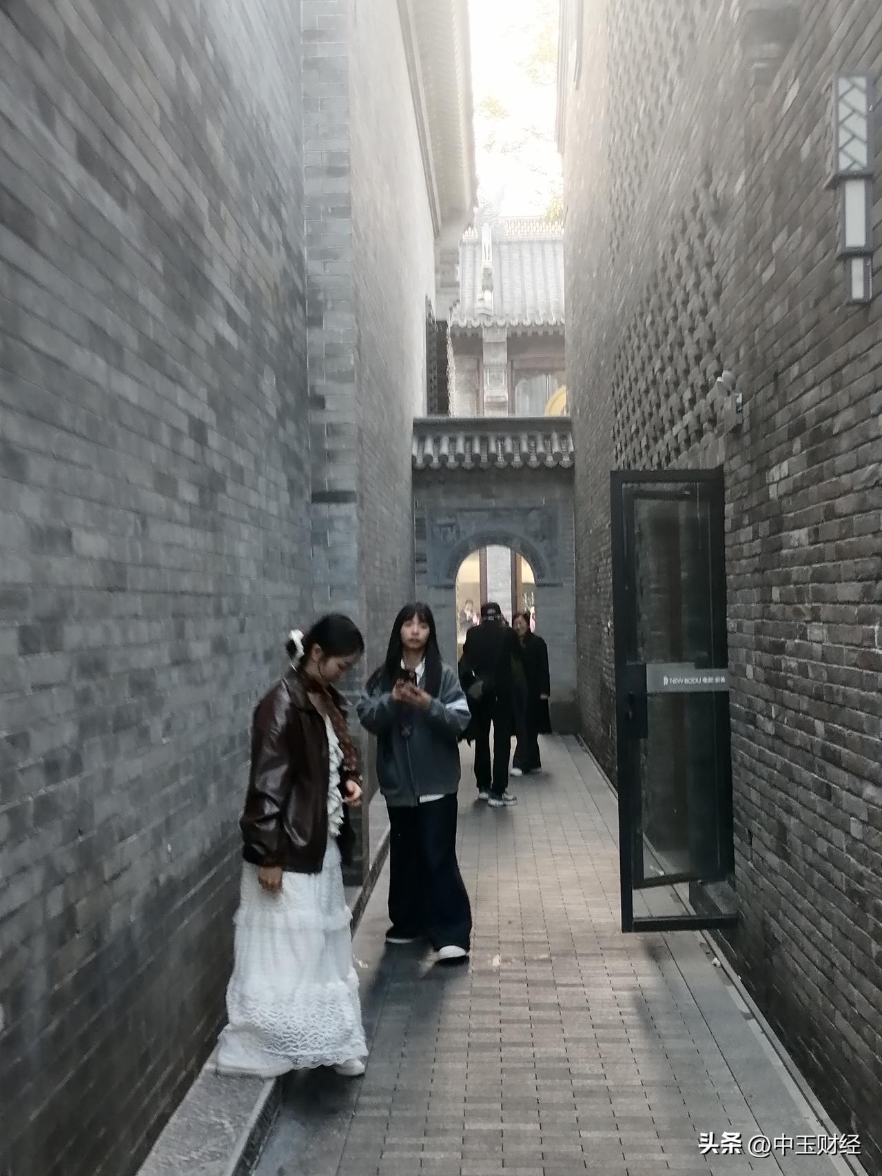 新年爱好打卡今年的春节，实际上一个最大的爱好就是在自己熟悉的城市漫步！其实呢，具