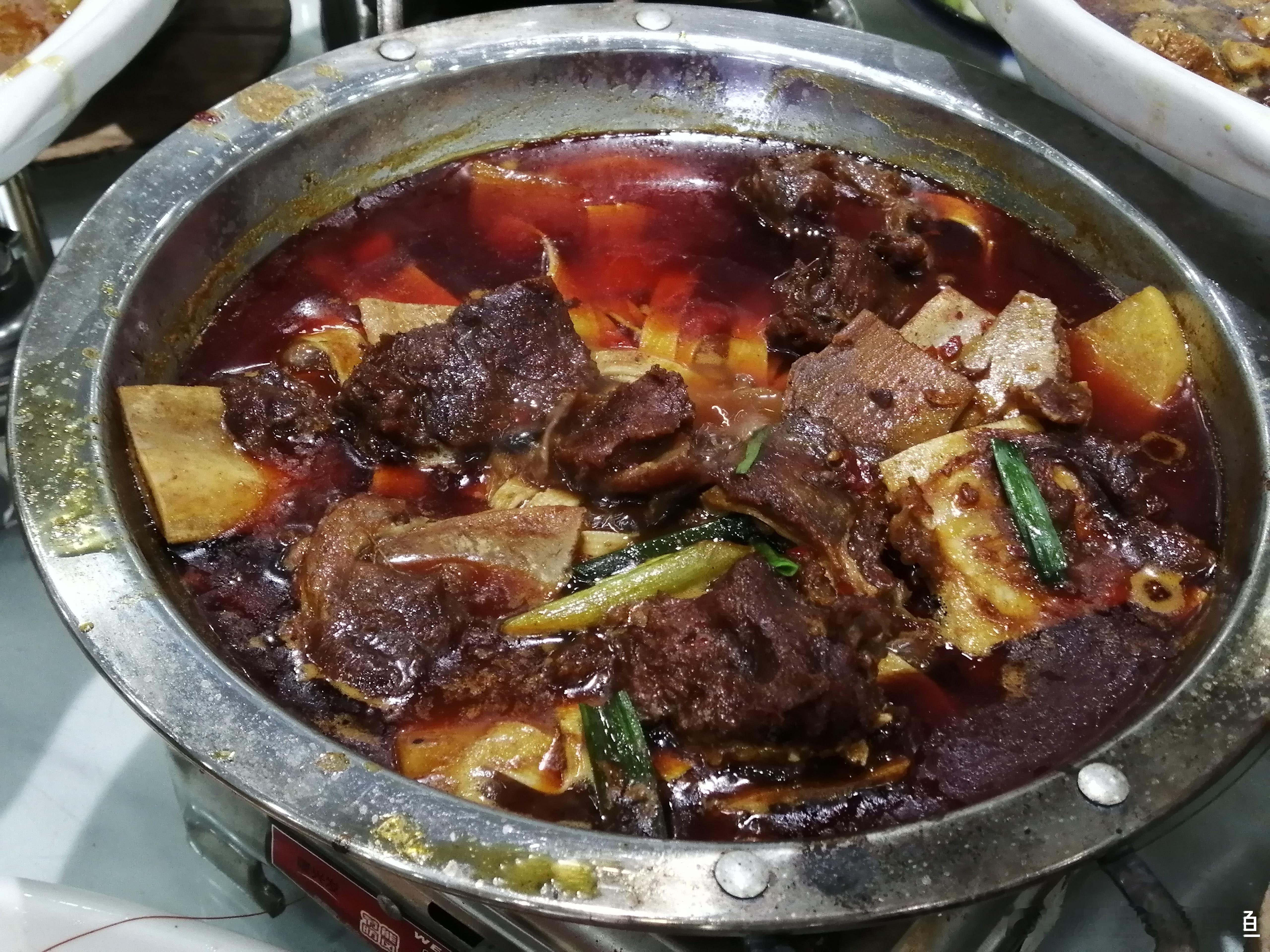 一条plog告别2025告别2025的方式很特别，应该是有生以来第一次，面对满桌