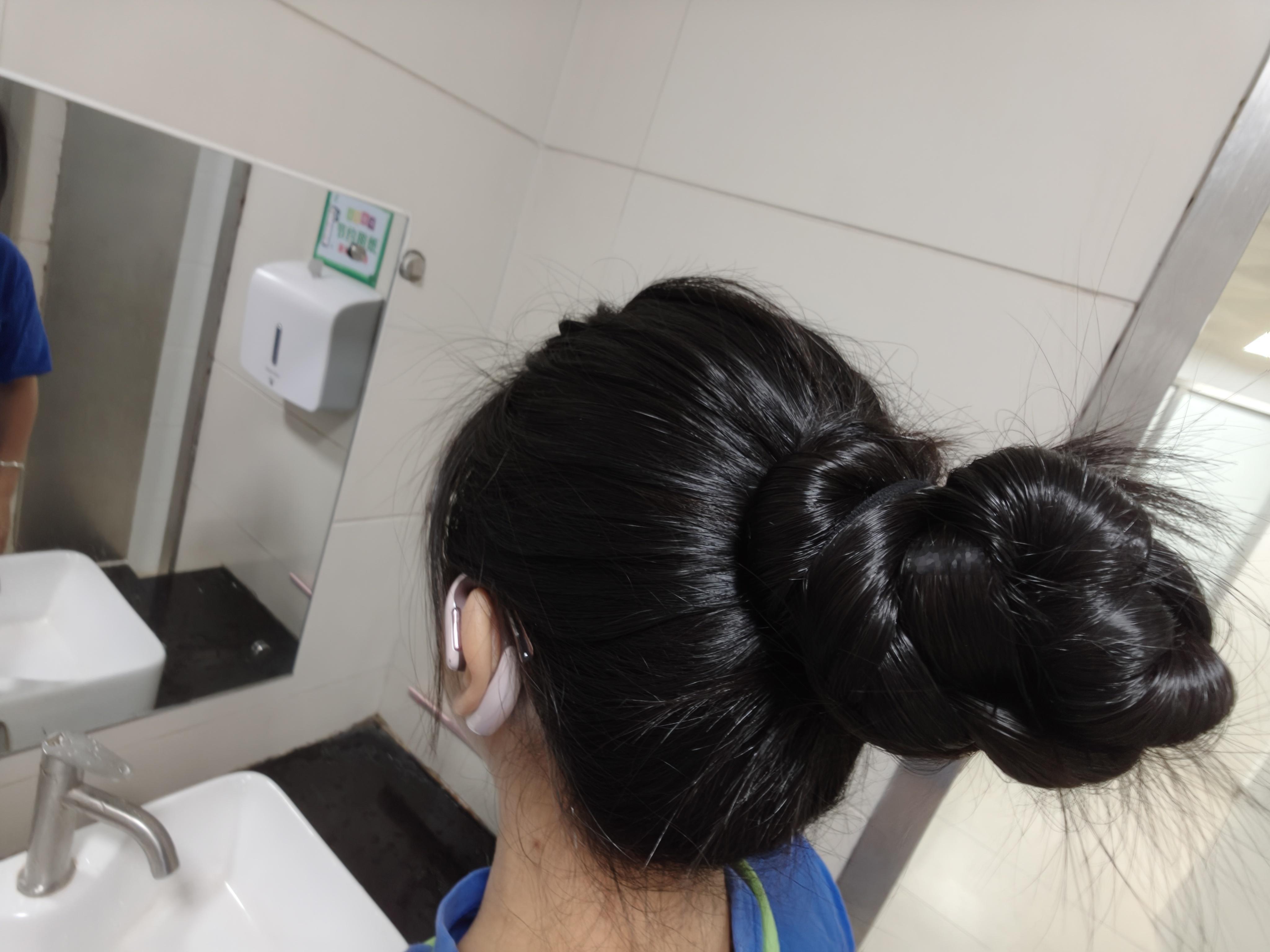 当我尝试学扎花苞丸子头。 